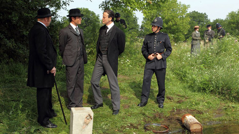 Případy detektiva Murdocha - 1/13 Rozedraný a špinavý