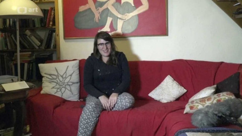 Průvan - Kamera a mikrofon v ženských rukách