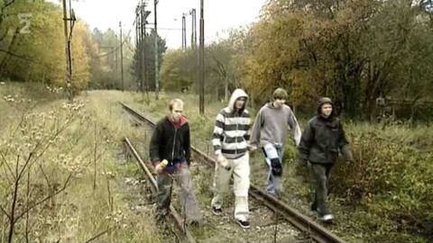 Zbytečné úrazy - 4/5 Blesky na zdi