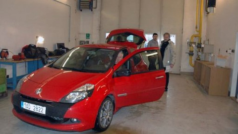 Stop - Ruce na volantu