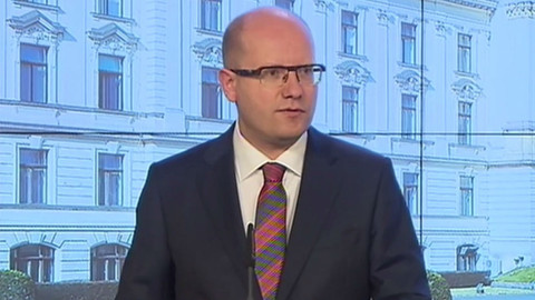 Mimořádné pořady ČT24 - Brífink premiéra k americkému konvoji