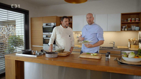 Kluci v akci - Recepty Ondřeje Slaniny a Petra Šímy na kuře beze zbytků