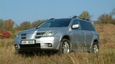 Auto Moto Revue - 12. listopadu 2005