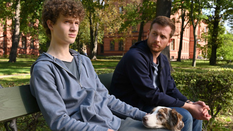 Katy a já - 5/10 Ve stínu otce