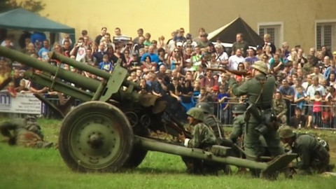 Mimořádné pořady ČT24 - Tankový den v Lešanech