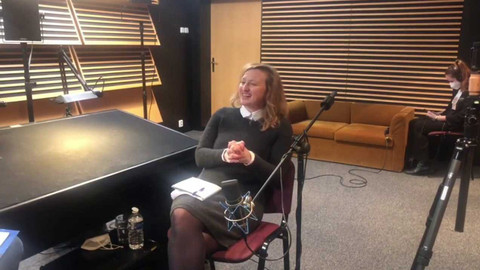 Background ČT24 - Lenka Kabrhelová