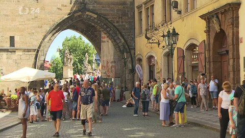 Z metropole - Mostecká ulice ve vzpomínkách