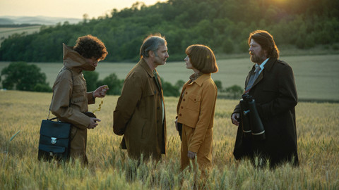 To se vysvětlí, soudruzi! - 1/8 Ostře sledované UFO