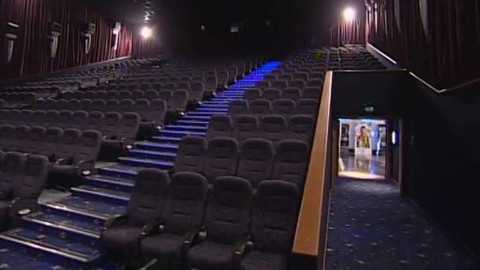 Mezi dveřmi je A.G. - Otazníky kolem multikin