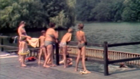 Archiv ČT24 - Hurá do plavek