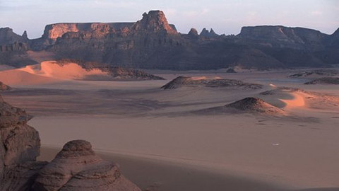 Až na kraj světa - 13/13 Staré libyjské válečné vozy