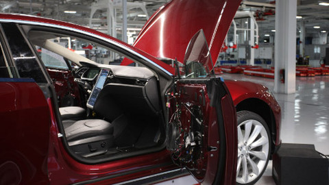 Továrny dneška - 3/7 Tesla model S