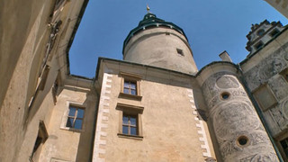 Krajinou příběhů českých hradů známých i neznámých