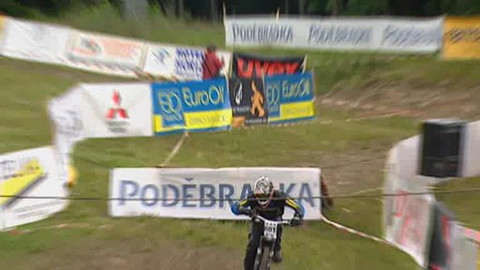 Cyklistika - M ČR horských kol ve sjezdu Pec pod Sněžkou