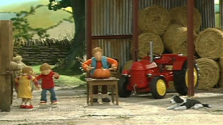 Červený traktůrek