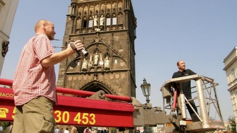 Praha, město věží - 7/16 Staroměstská mostecká věž a okolí věže