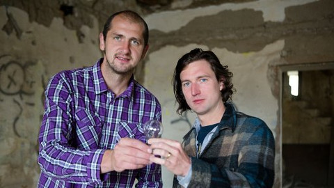 Příběhy neobyčejné energie - Pod střechou