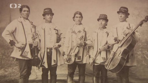 Folklorika - Krojů oheň, písní náruživost!