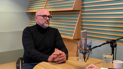 Background ČT24 - Peter Bárdy