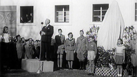 Archiv ČT24 - Symboly doby