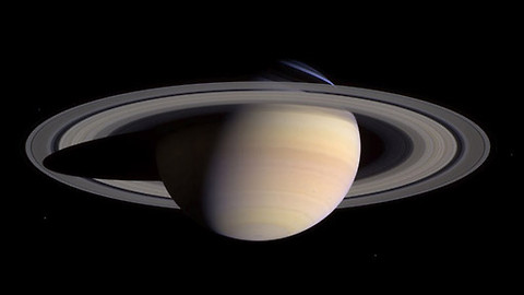 Vesmír - 8/13 Saturn - pán prstenců