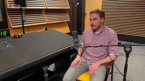 Background ČT24 - Lukáš Valášek
