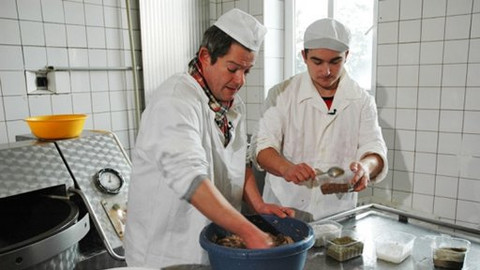 Devatero řemesel - Aleš Háma řezníkem