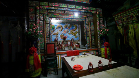 Pološero - Léčitelé aneb tonoucí se stébla chytá