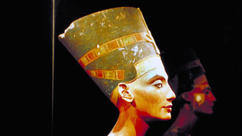 Objevování pravdy - Nefertiti