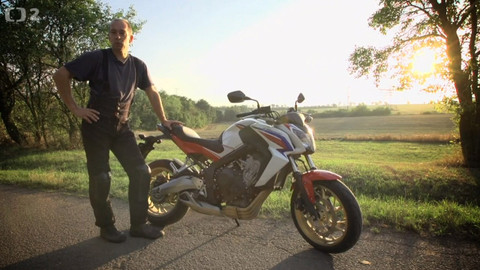 Auto Moto Revue - Jak správně driftovat