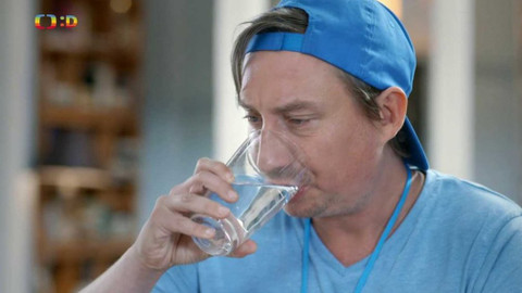 Ke stolu! Servíruje Servác! - 10/10 Voda