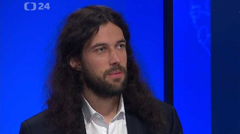 90’ ČT24 - Poslanci se přou o své platy