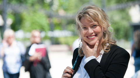 Inspektorka Candice Renoirová - 2/10 Pochybnost je úcta, kterou projevujeme pravdě