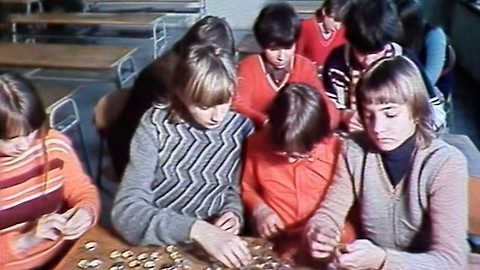 Archiv dne - 2. březen 1984: Sbírání víček v Klášterci nad Ohří