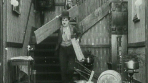 Grotesky - Film o filmu Chaplin lepičem tapet