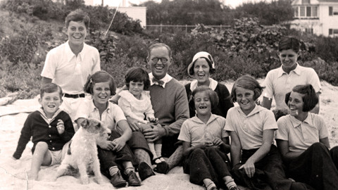 John F. Kennedy: Muž a mýtus - 1/2 Rodinné záležitosti