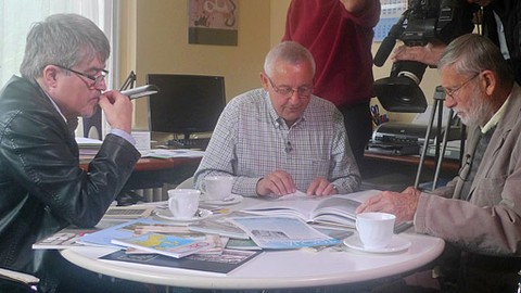 Třistatřicettři - Literární Trója