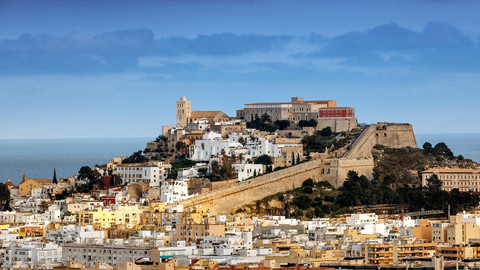 Země a města světa - Baleáry, ostrovy prodchnuté tradicemi