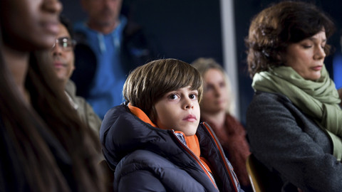 Inspektorka Candice Renoirová - 7/10 S dobrou charitou začínejte u sebe