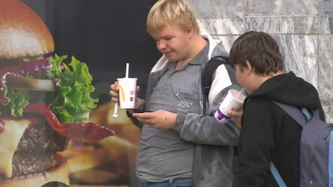 90’ ČT24 - Lékaři bijí na poplach: přibývá Čechů s nadváhou