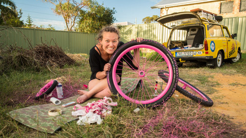 Trabantem z Austrálie do Asie - 2/12 Bitva s byrokraty