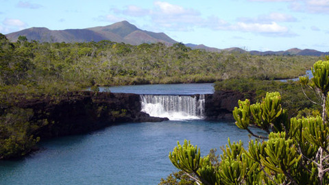 Země a města světa - Nová Kaledonie, červená a modrá