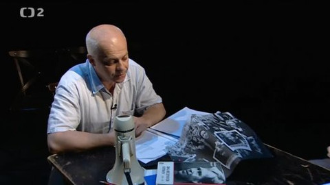 Labyrintem revoluce - O ekonomiku jde až v první řadě