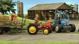 Červený traktůrek