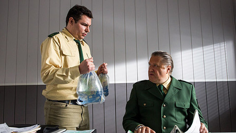 Hubert a Staller - 1/16 Smrt má tisíc žihadel