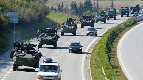 Mimořádné pořady ČT24 - Americký konvoj na cestě do Pobaltí