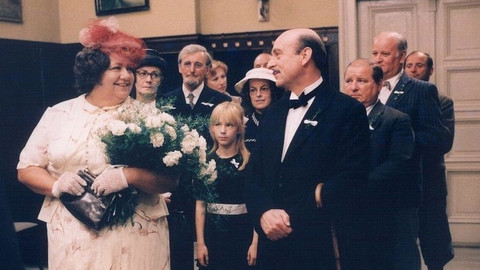 Vlak dětství a naděje - 2/6 Malý muž a velká žena