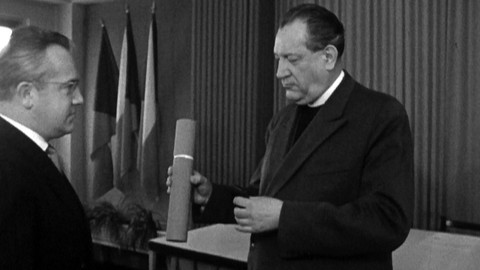 Zakázaný Bůh - 5/13 Tovarišč pop