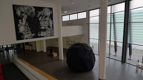 Třistatřicettři - Slovenská literatura