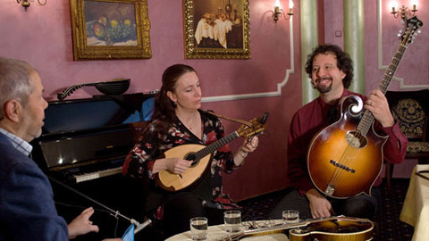 Na plovárně - Mike Marshall a Caterin Lichtenbergová